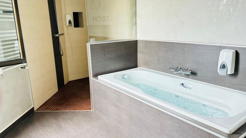 Private hot tub at Hostal Sans, Barcelona