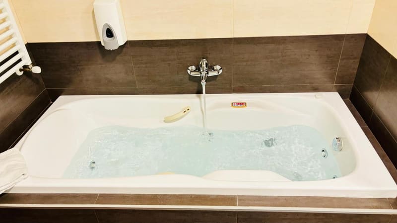 Private hot tub at Hostal Sans, Barcelona, photo 5
