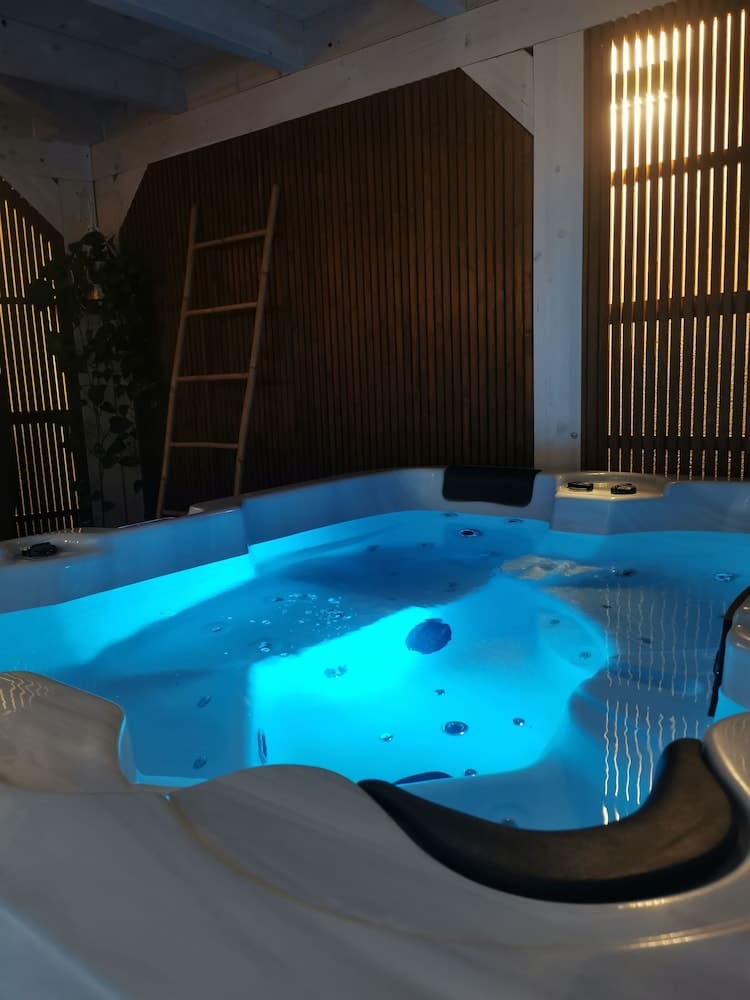 Private plunge pool at Dimora dei Salentini, Lecce — photo 3