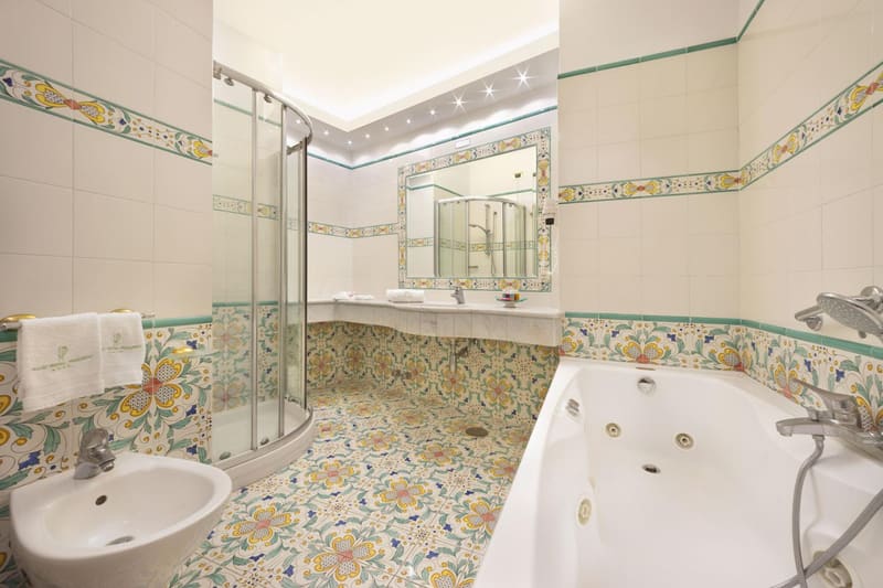 Private hot tub at Grand Hotel President, Sorrento — photo 4