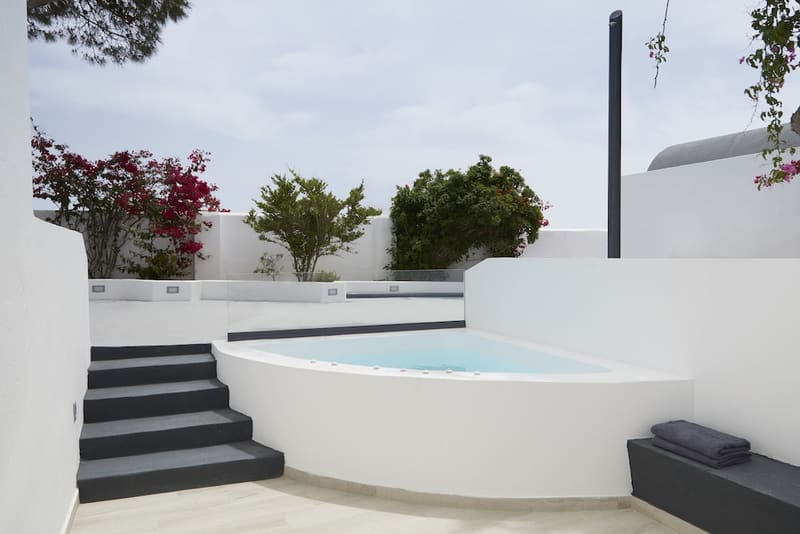 Private hot tub at Kalisti Hotel & Suites, Santorini