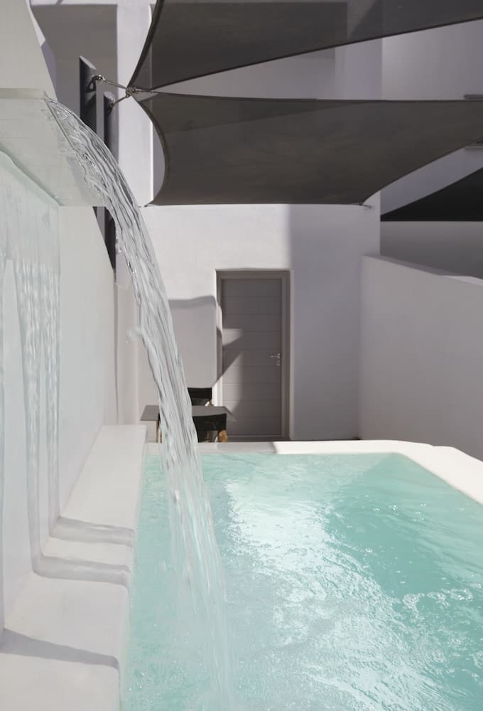 Private hot tub at Kalisti Hotel & Suites, Santorini, photo 3