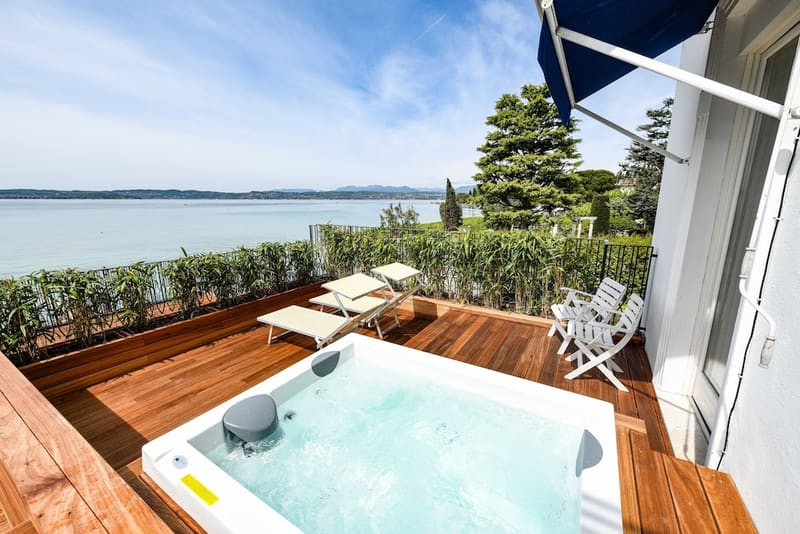 Private hot tub at Hotel Flaminia, Sirmione — photo 2