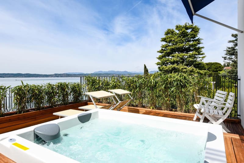 Private hot tub at Hotel Flaminia, Sirmione — photo 5