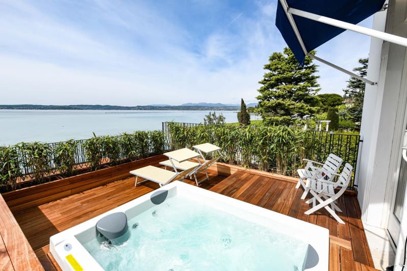 Private hot tub at Hotel Flaminia, Sirmione — photo 4