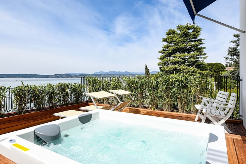 Private hot tub at Hotel Flaminia, Sirmione, photo 6