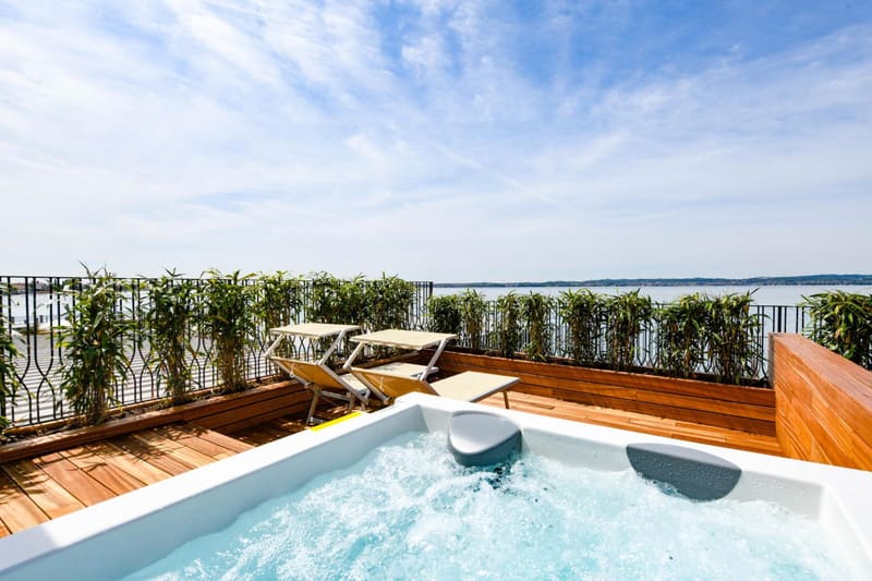 Private hot tub at Hotel Flaminia, Sirmione — photo 3