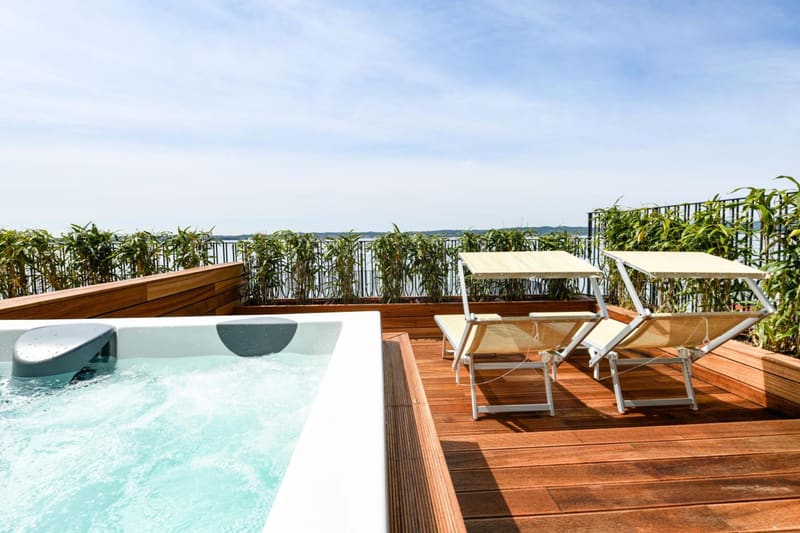 Private hot tub at Hotel Flaminia, Sirmione — photo 6