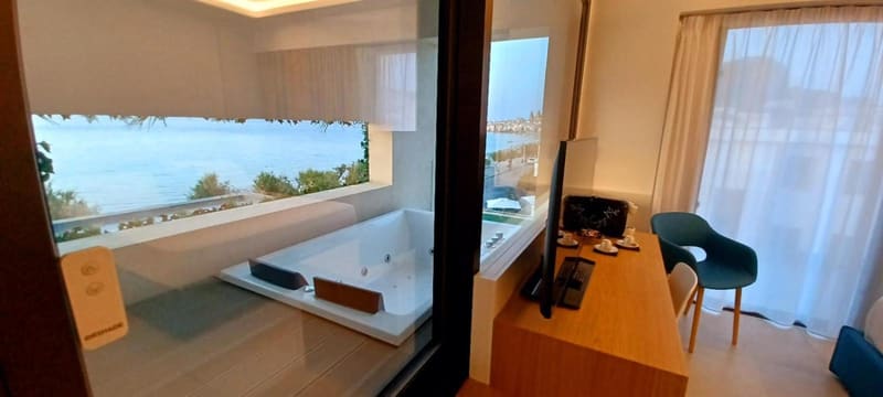 Private hot tub at Sunset Hotel, Cefalu — photo 5