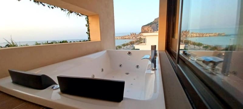 Private hot tub at Sunset Hotel, Cefalu — photo 2