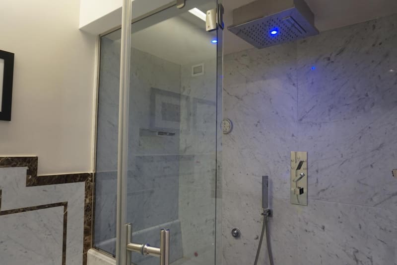 Private jacuzzi at Trevi Palace Luxury Inn, Rome, photo 4