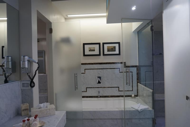 Private jacuzzi at Trevi Palace Luxury Inn, Rome, photo 6