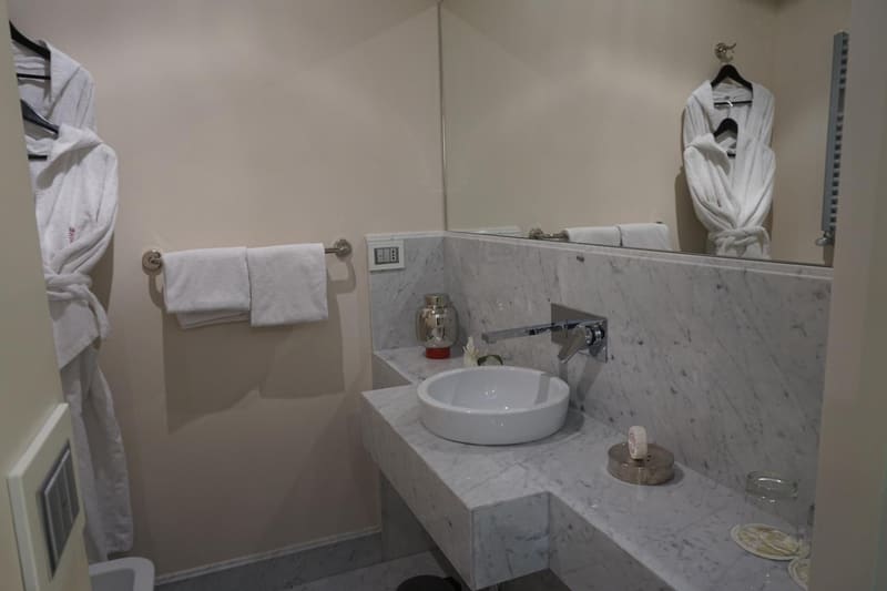 Private jacuzzi at Trevi Palace Luxury Inn, Rome, photo 5