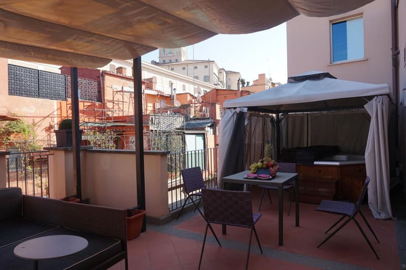 Private jacuzzi at Trevi Palace Luxury Inn, Rome, photo 3