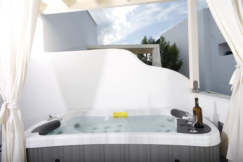 Private hot tub at Hotel Katerina, Naxos