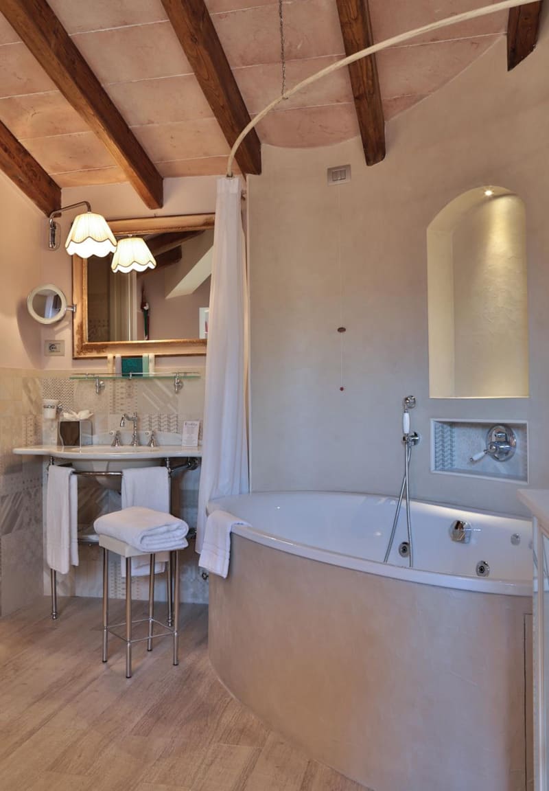 Private hot tub at Ville Sull'Arno - Preferred Hotels & Resorts, Florence — photo 6