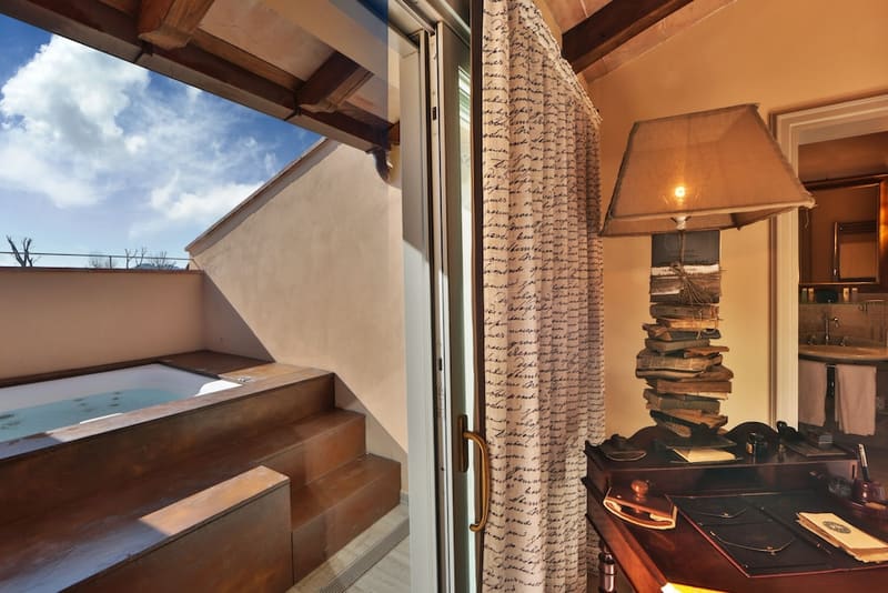 Private hot tub at Ville Sull'Arno - Preferred Hotels & Resorts, Florence — photo 3