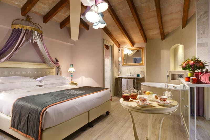 Private hot tub at Ville Sull'Arno - Preferred Hotels & Resorts, Florence — photo 4