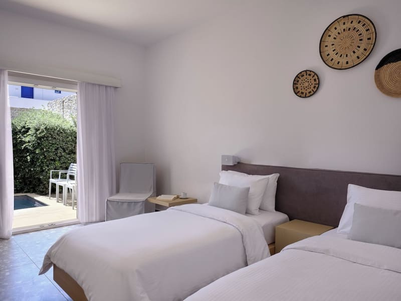 Private plunge pool at Kosmoplaz Beach Hotel, Mykonos — photo 6