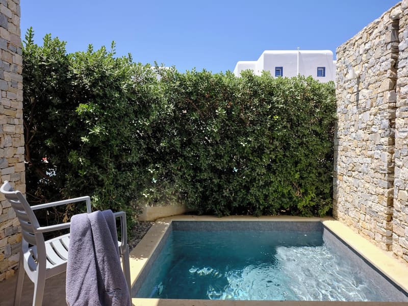 Private plunge pool at Kosmoplaz Beach Hotel, Mykonos — photo 2