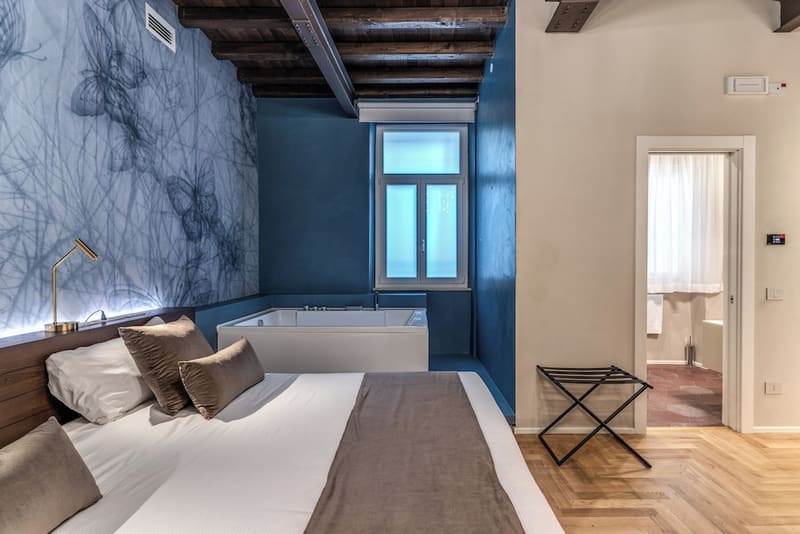 Private hot tub at Hotel Abruzzi, Rome, photo 4