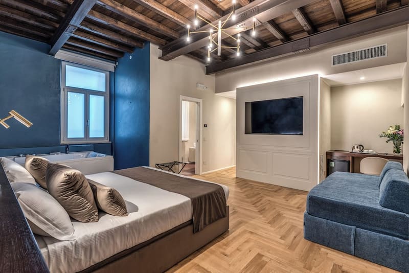 Private hot tub at Hotel Abruzzi, Rome, photo 5