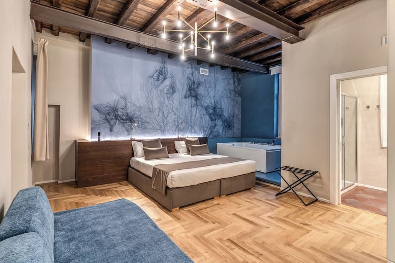 Private hot tub at Hotel Abruzzi, Rome