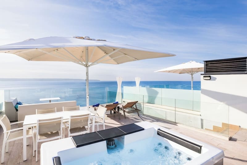 Private hot tub at Aparthotel Fontanellas Playa, Palma de Mallorca — photo 2