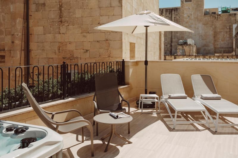 Private hot tub at San Karlu, Valletta — photo 4