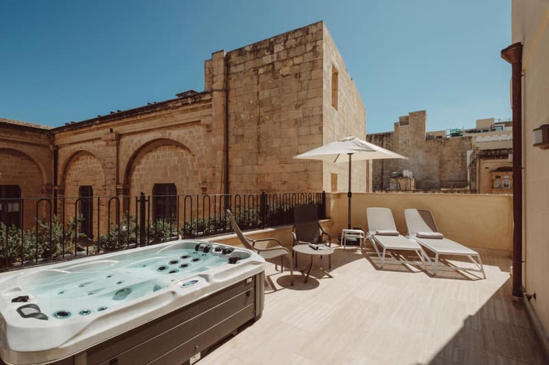 Private hot tub at San Karlu, Valletta — photo 2