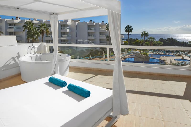 Private hot tub at Aparthotel Tropic Garden, Ibiza — photo 4