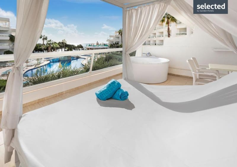 Private hot tub at Aparthotel Tropic Garden, Ibiza — photo 3