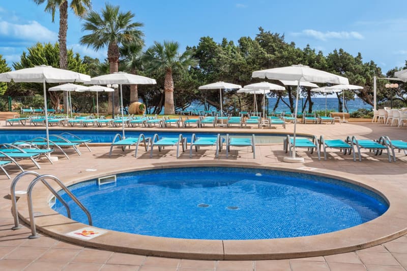 Private hot tub at Aparthotel Tropic Garden, Ibiza, photo 5