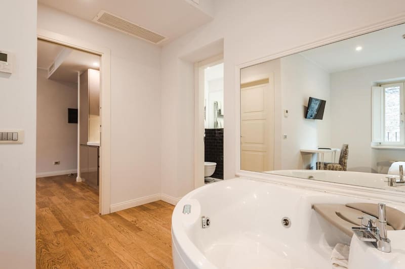Private hot tub at Nikis Collection Trastevere, Rome, photo 3