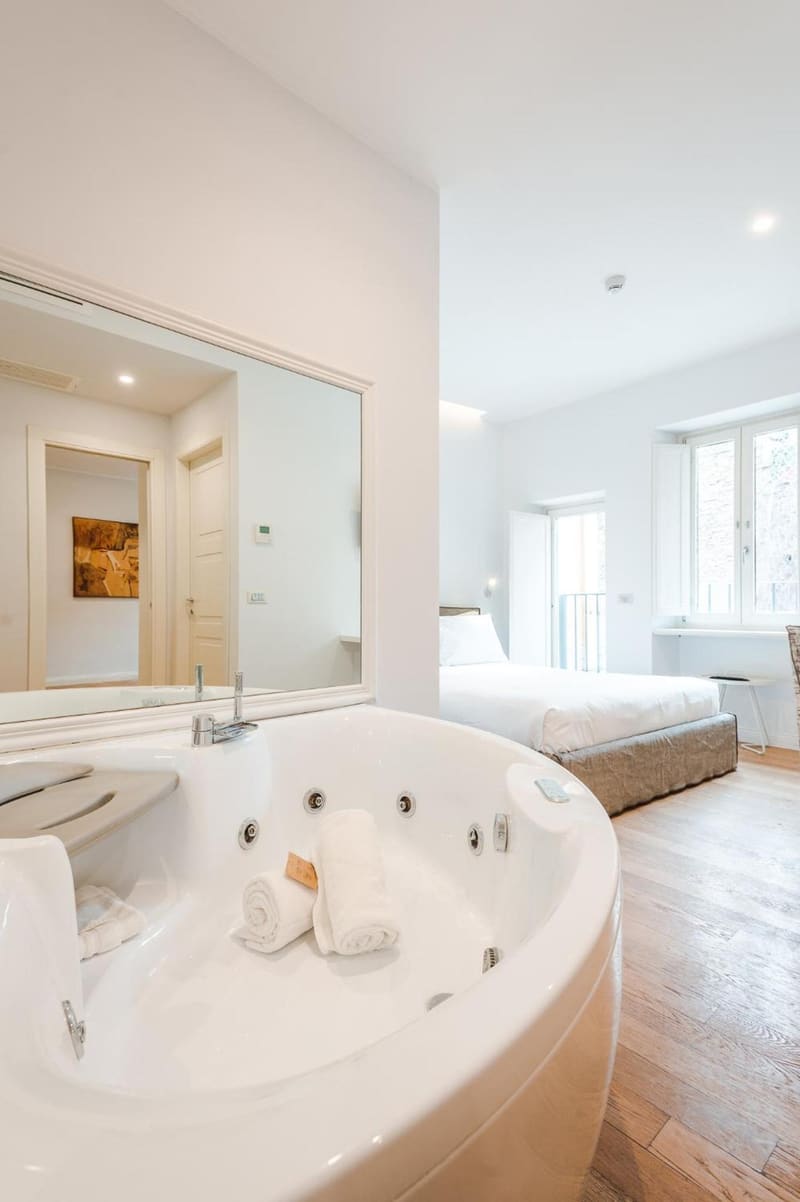 Private hot tub at Nikis Collection Trastevere, Rome, photo 2