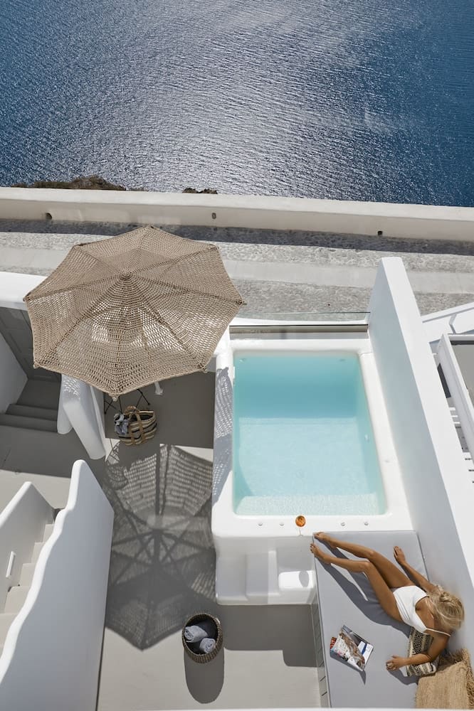 Private plunge pool at You And Me Suites, Santorini — photo 2