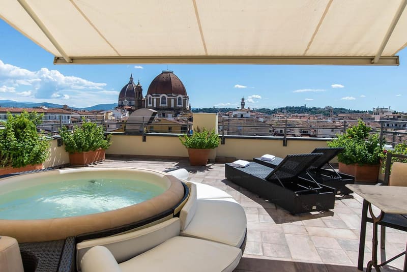 Private hot tub at Hotel Machiavelli Palace, Florence — photo 2