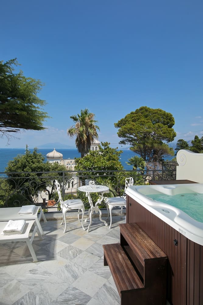 Private hot tub at Luxury Villa Excelsior Parco, Capri, photo 5