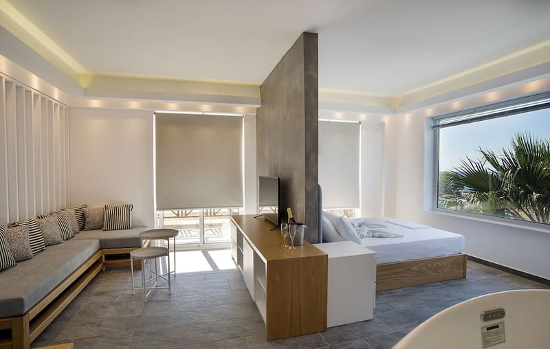 Private hot tub at Porto Kalamaki Hotel, Chania — photo 4