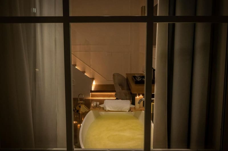 Private hot tub at Suite Residenza Quartieri Storici Duomo, Florence