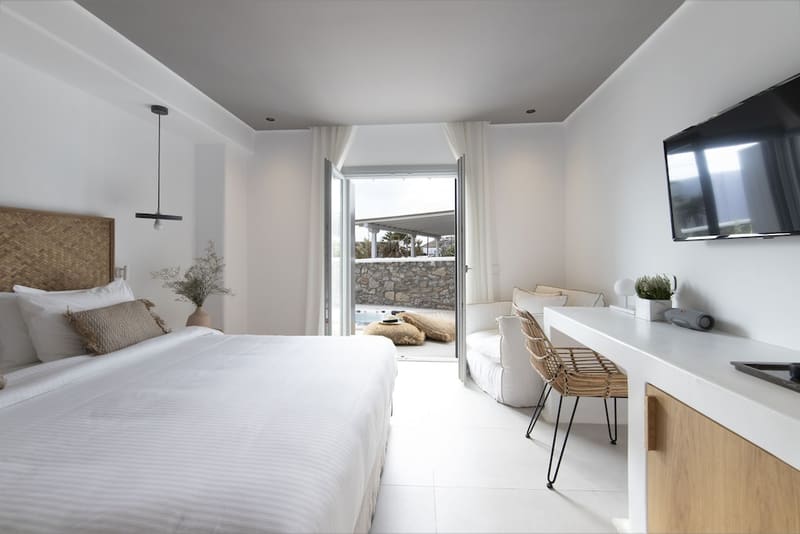 Private jacuzzi at Adorno Beach Hotel & Suites, Mykonos — photo 3