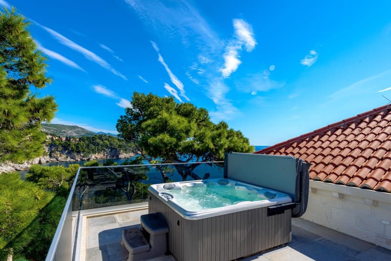 Hotels with a private in-room jacuzzi, hot tub or plunge pool in Dubrovnik