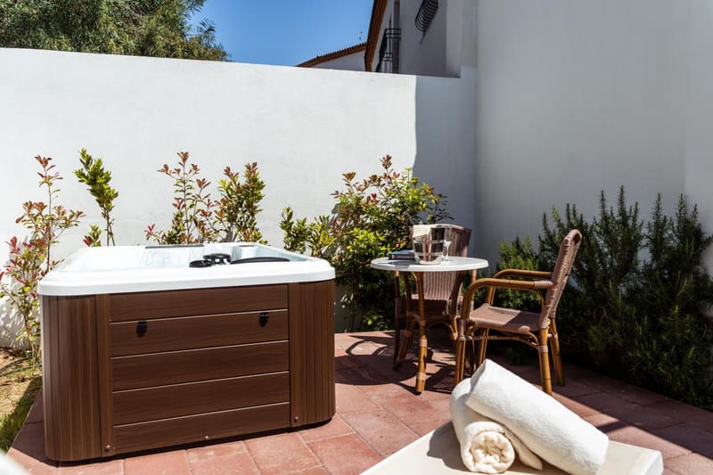 Private hot tub at Hotel dP Olbia - Sardinia, Olbia — photo 3