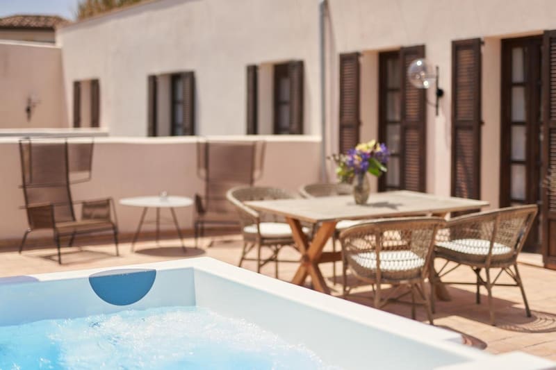 Private hot tub at Can Bordoy Grand House Hotel GL Preferred Hotel, Palma de Mallorca — photo 4