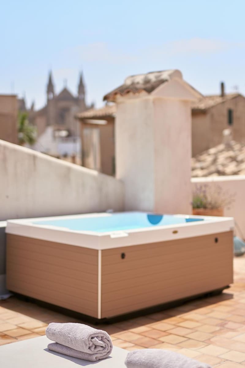 Private hot tub at Can Bordoy Grand House Hotel GL Preferred Hotel, Palma de Mallorca — photo 3