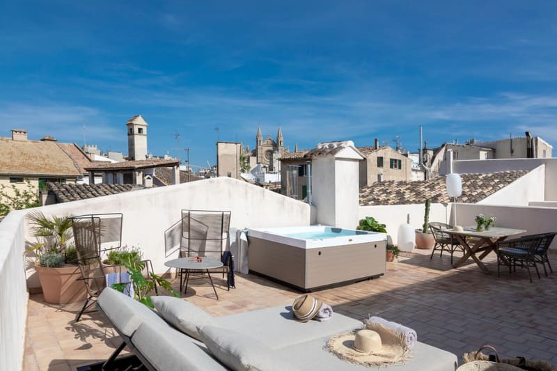 Private hot tub at Can Bordoy Grand House Hotel GL Preferred Hotel, Palma de Mallorca — photo 2