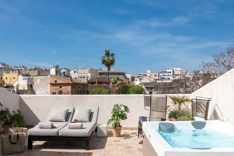 Private hot tub at Can Bordoy Grand House Hotel GL Preferred Hotel, Palma de Mallorca — photo 6