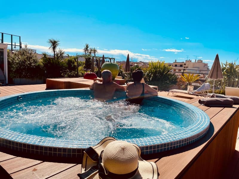 Private hot tub at Best Western Premier Le Patio des Artistes Wellness Jacuzzi, Cannes — photo 4