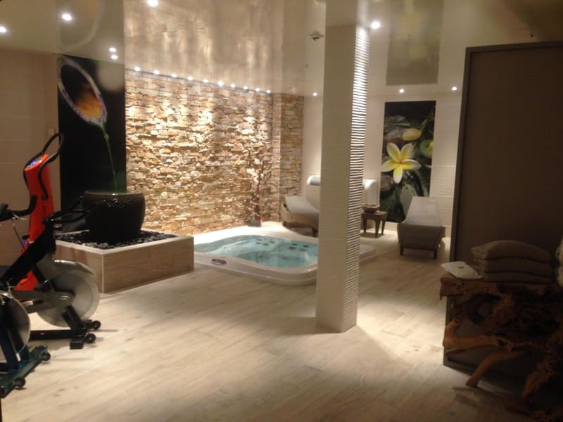 Private hot tub at Best Western Premier Le Patio des Artistes Wellness Jacuzzi, Cannes, photo 6
