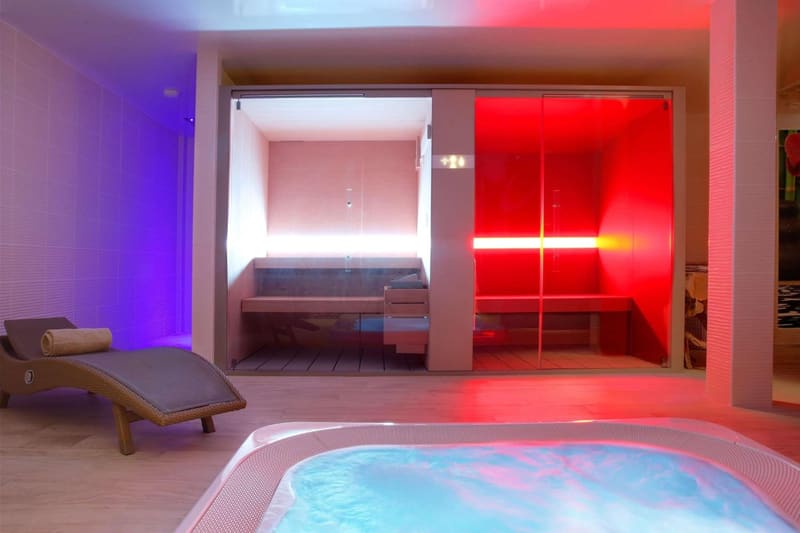 Private hot tub at Best Western Premier Le Patio des Artistes Wellness Jacuzzi, Cannes — photo 2